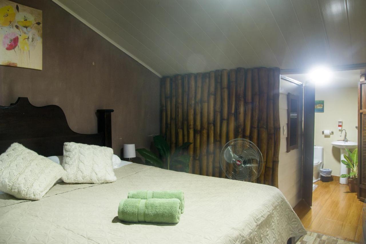 Cacao Lodge And Tours La Fortuna Bagian luar foto